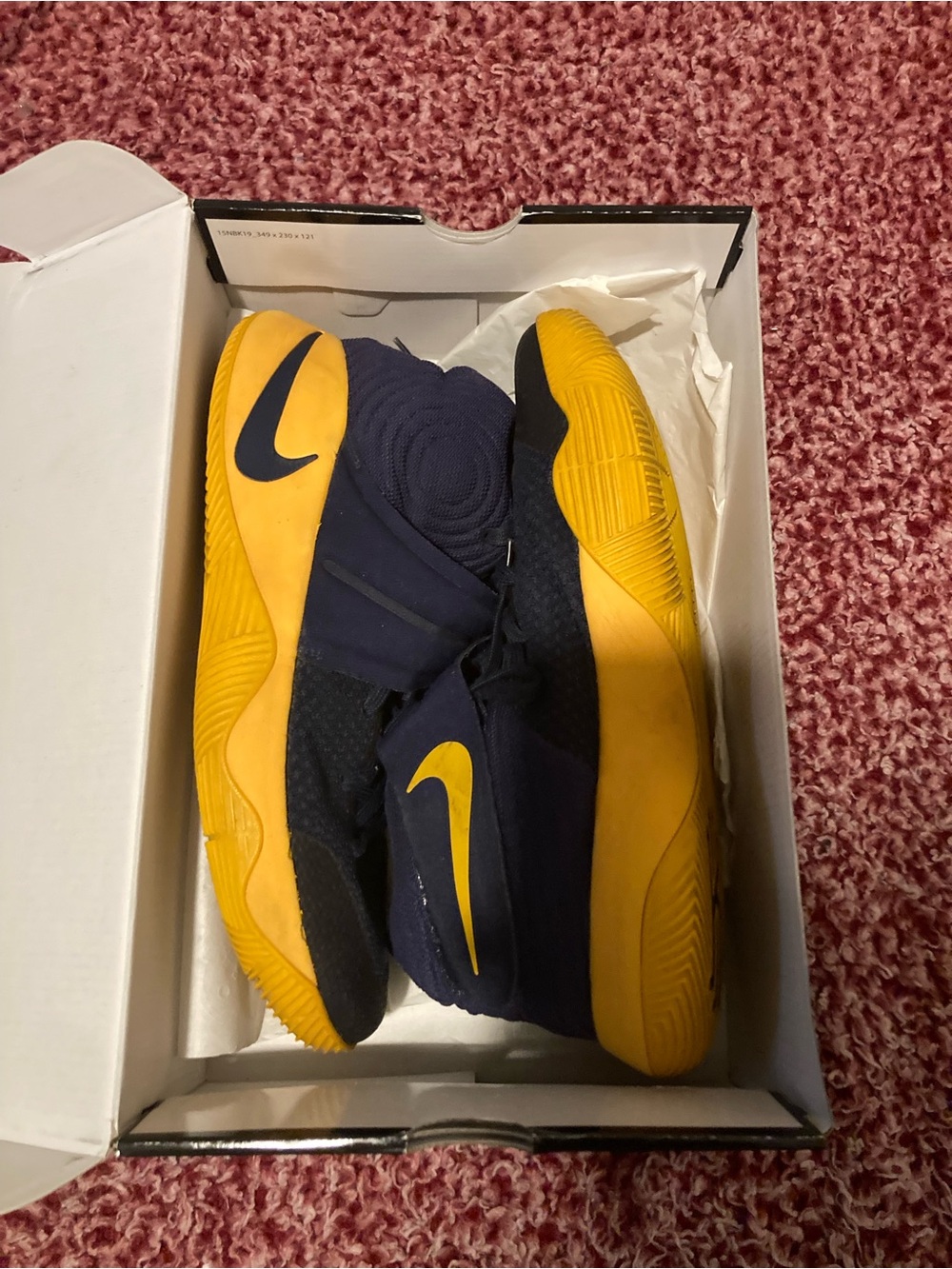 Nike kyrie 2 “cavalier’s” damage box